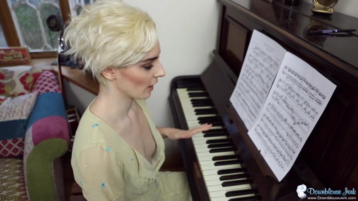 Melody Wilde in Pianist Tits - DownblouseJerk