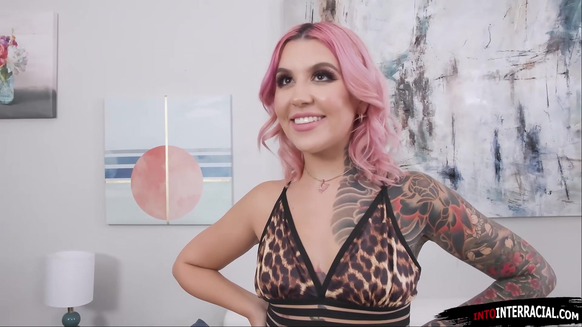 Tattooed Luna Legend likes to fuck a bbc ifo cuckold hubby