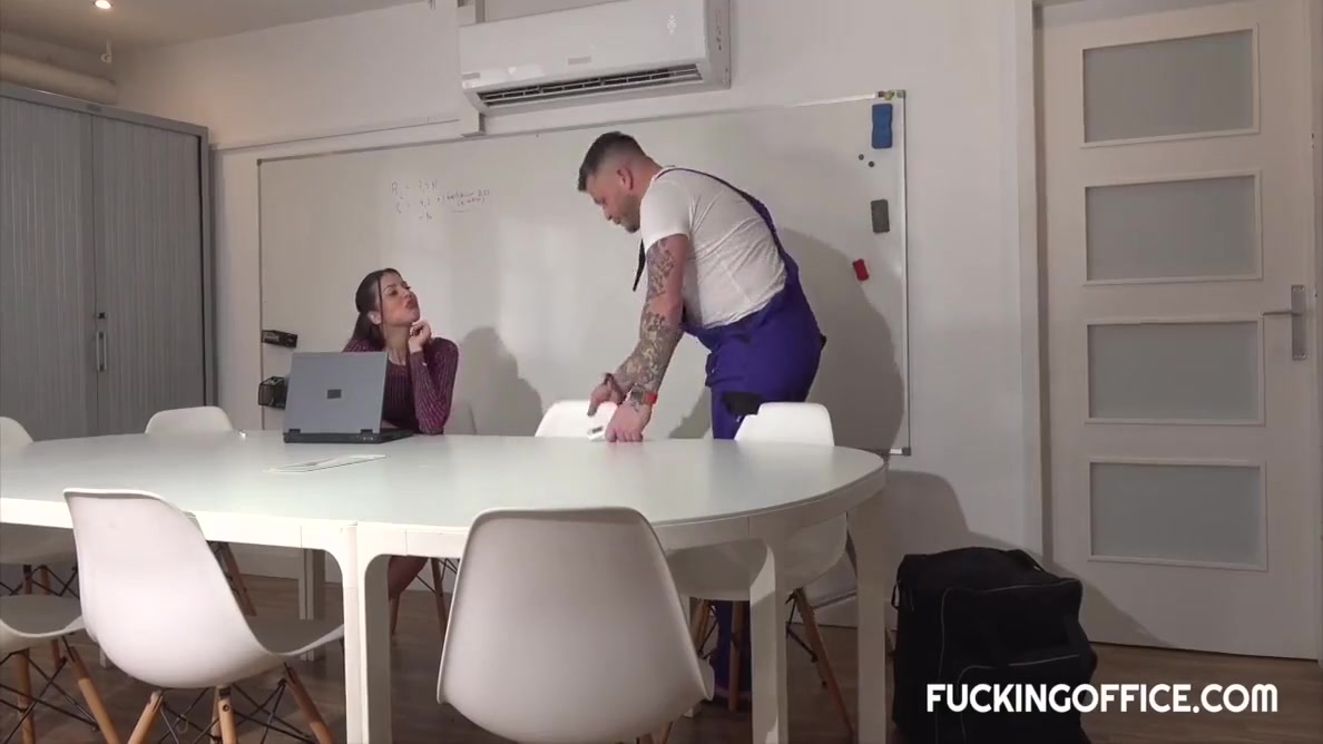 The Maintenance Man Had To Cool Down The Horny Secretary