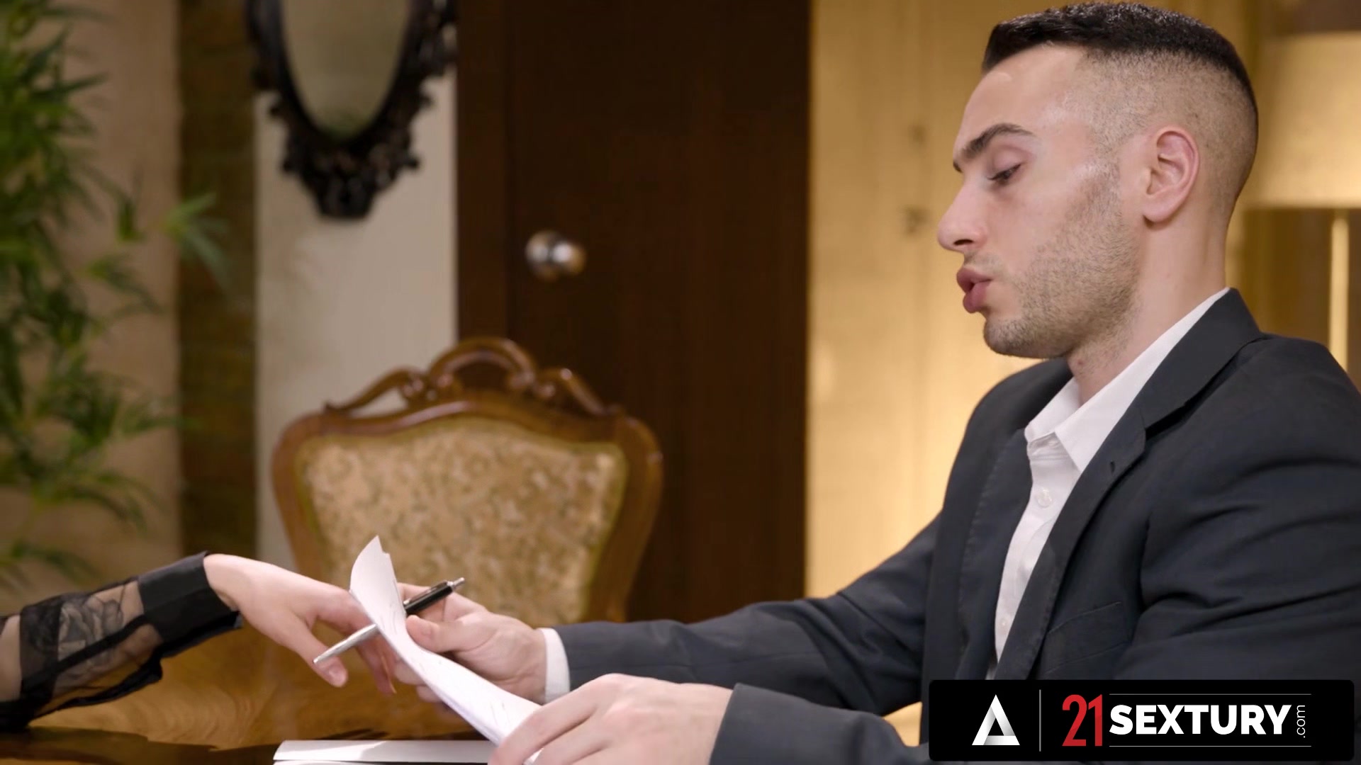 21 SEXTURY - Gorgeous Stacy Bloom Gets Anal Creampied By Her Lawyer