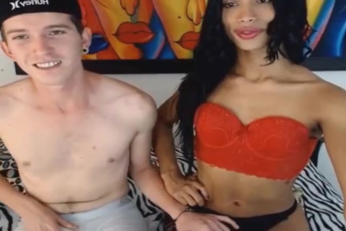 Couple shemale sucking dick on webcam