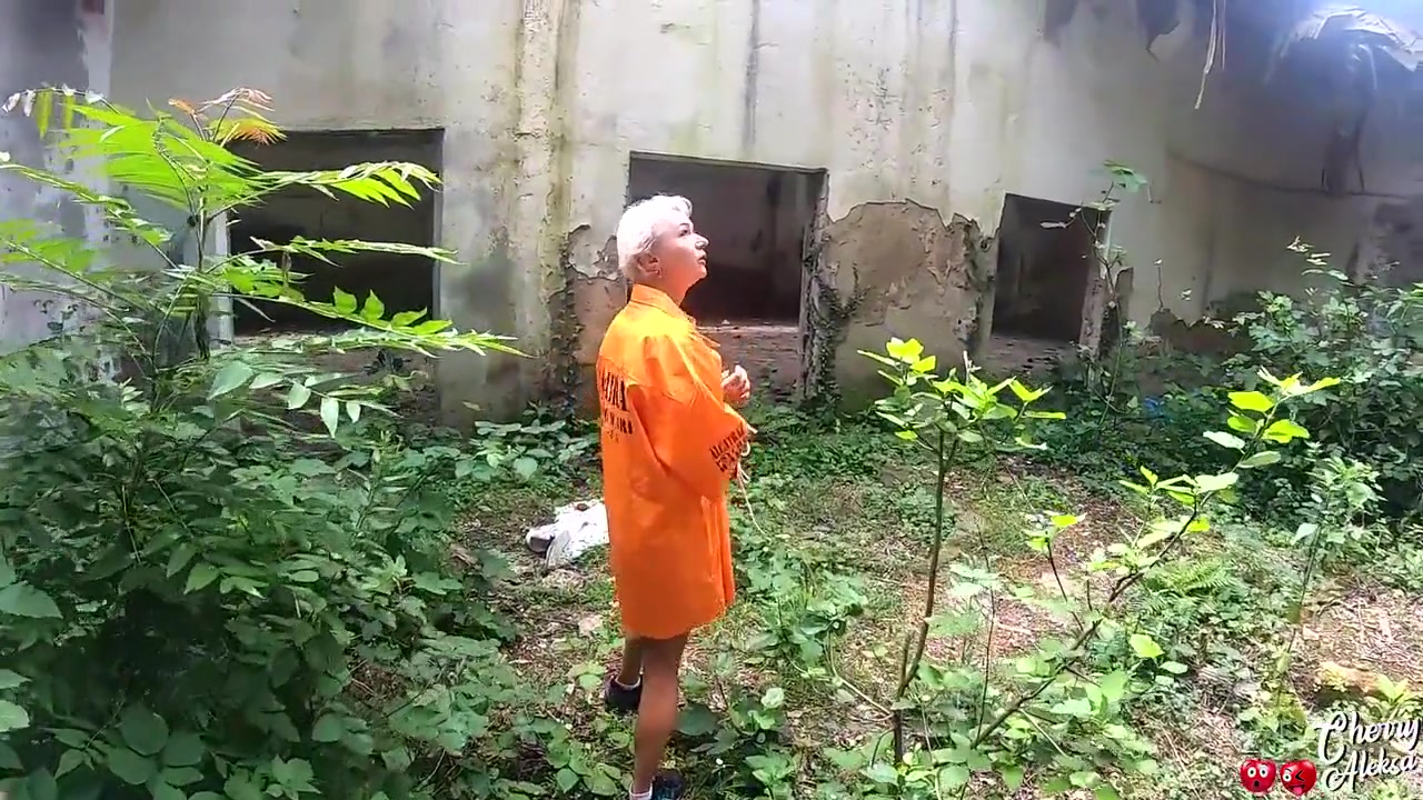 Sexy Prisoner Deep Sucking Dick And Had Anal Sex On The Abandoned - Facial