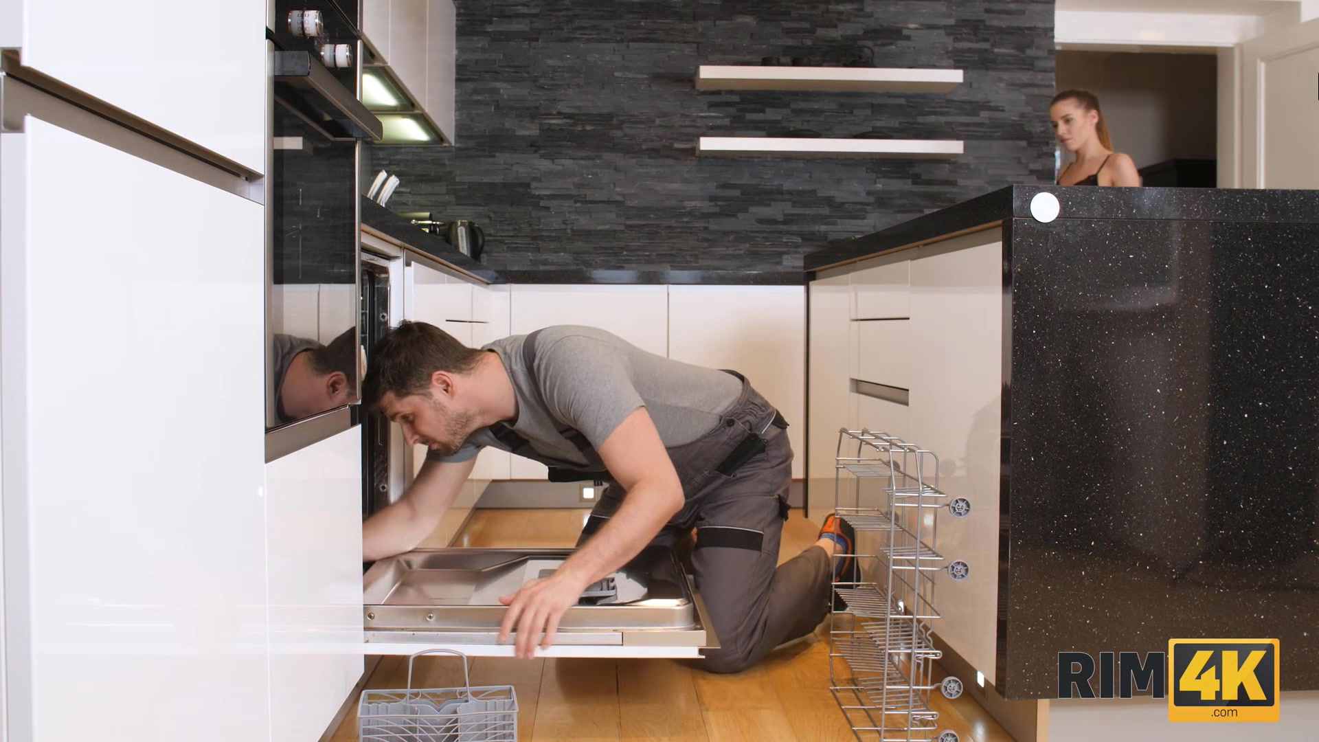 RIM4K. Handyman is doing his job when the babe walks into to rim him