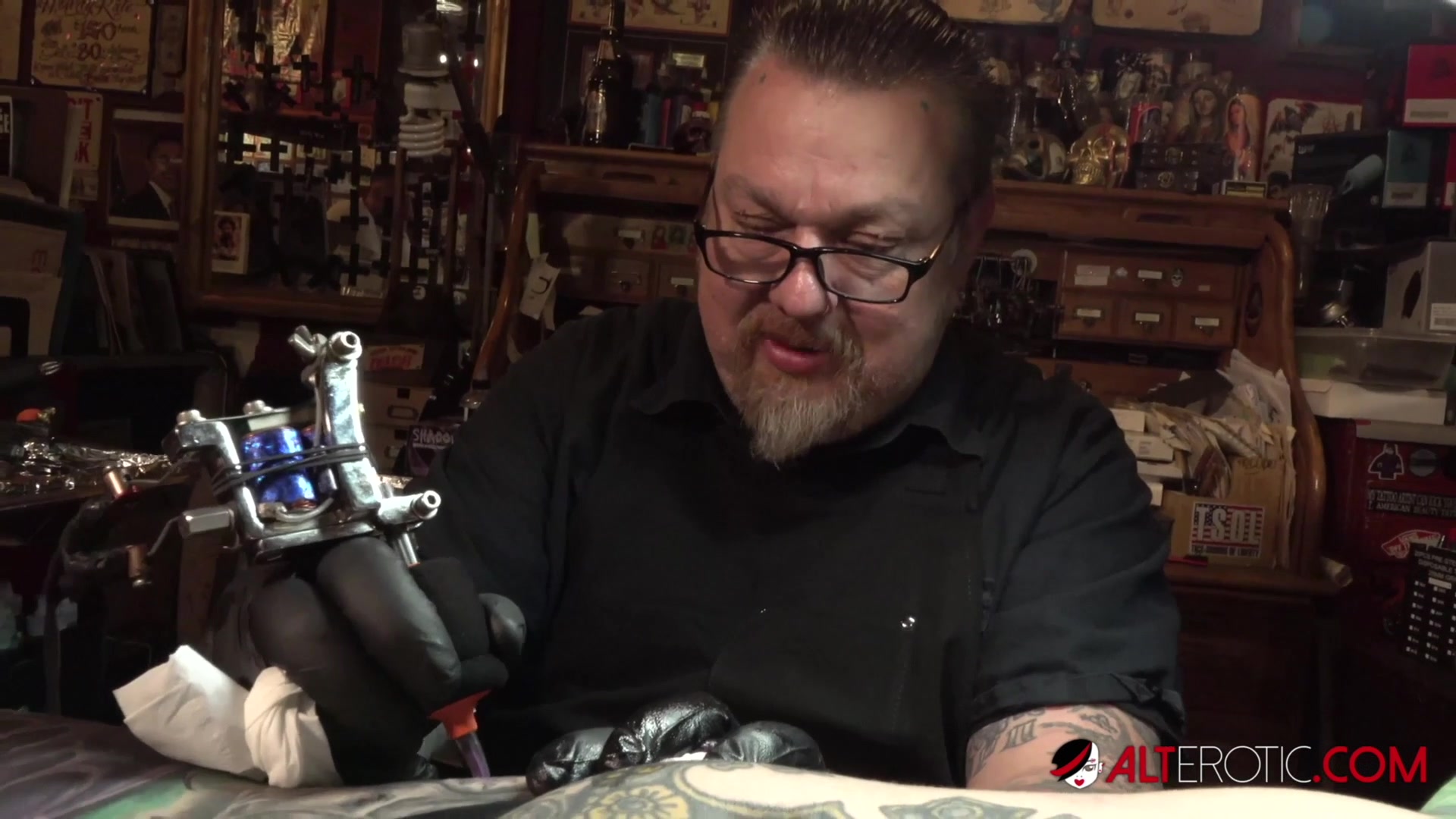Marie Bossette Deals With a Very Painful Tattoo!