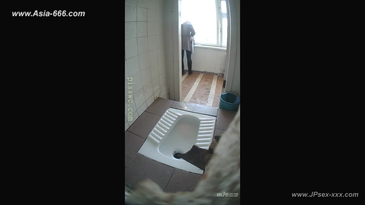 peeping blondes go to toilet.54