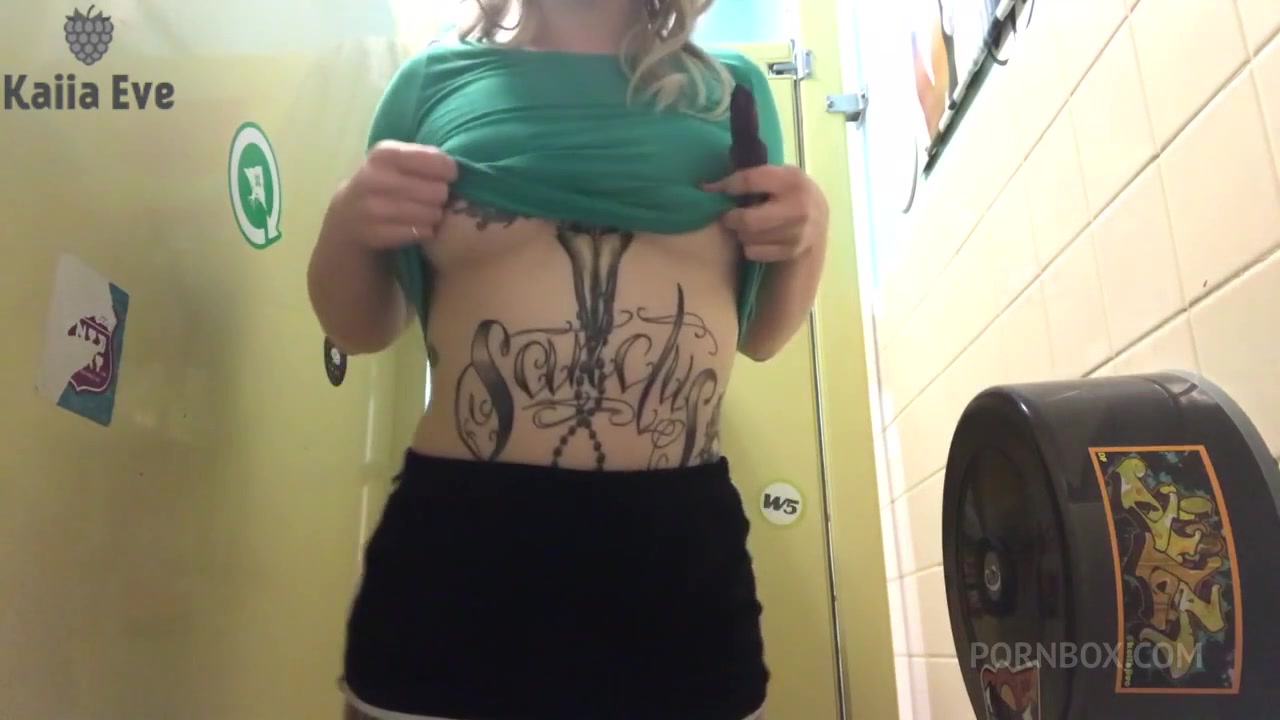 RISKY PUBLIC MASTURBATION AND DILDO FUCK - PissVids