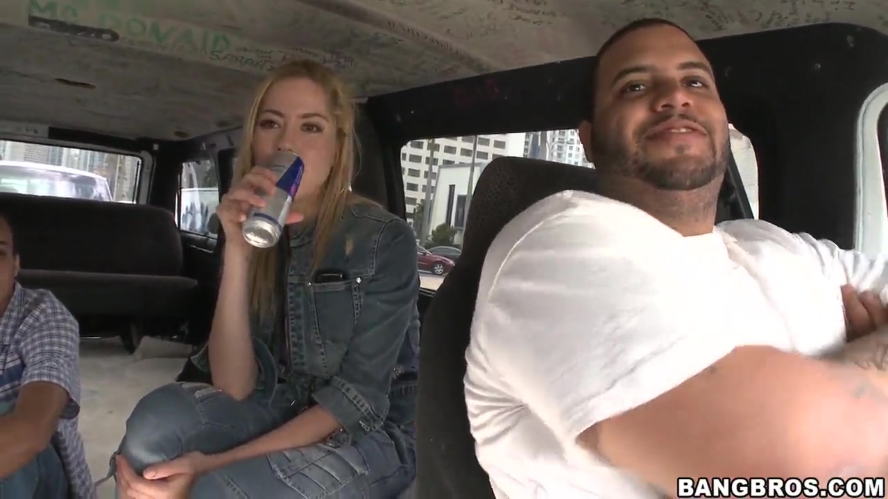 Layla Leoni wanna have sex in a bang bus