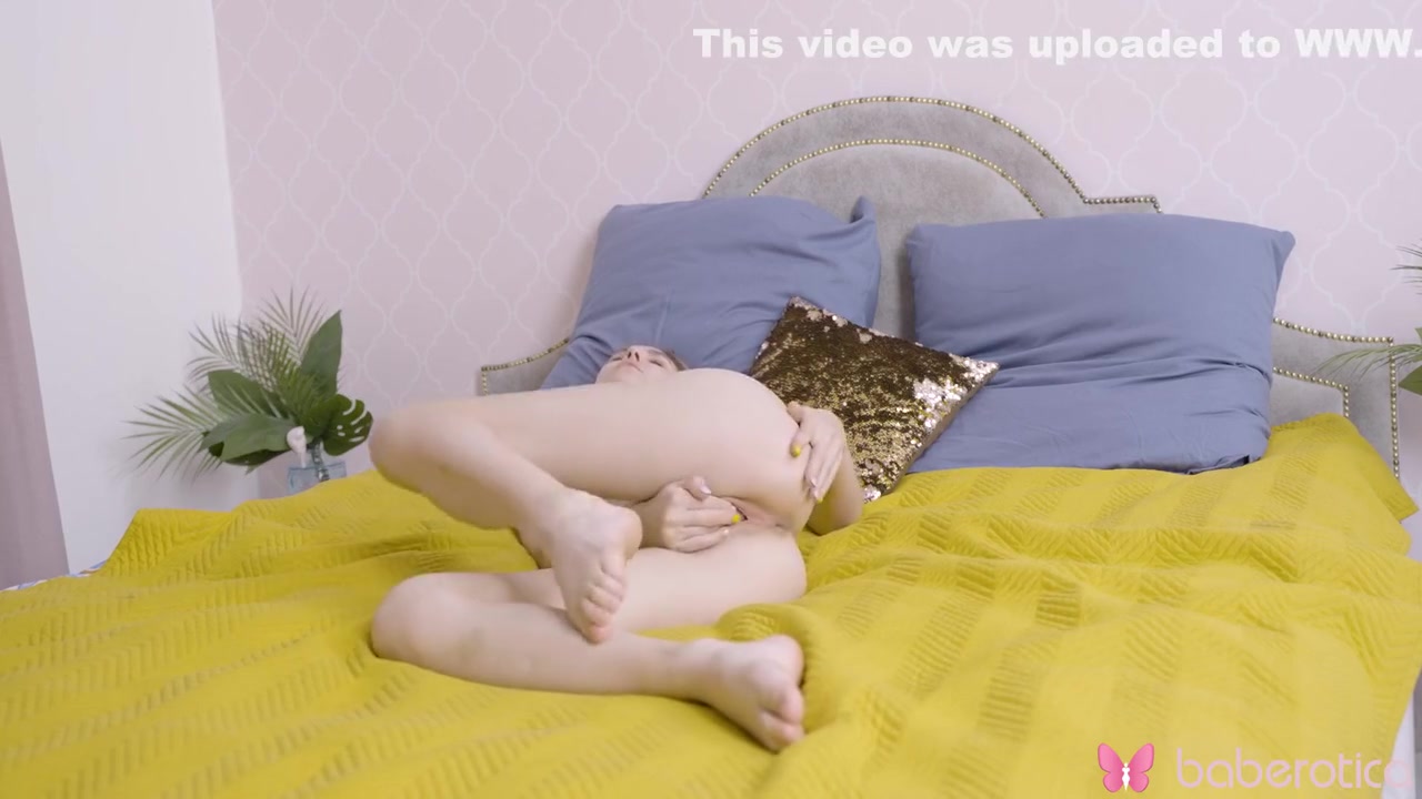Solo Petite Blonde Is Masturbating At Home In 4k With Mencia Francis
