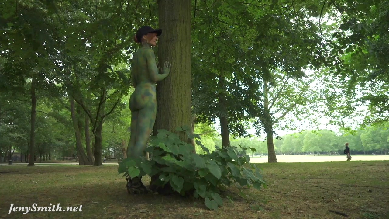 INVISIBLE NAKEDNESS IN THE CITY. BODY ART WITH PUBLIC NUDE BY JENY SMITH