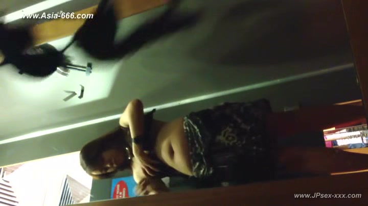peeping singapore changeroom.5