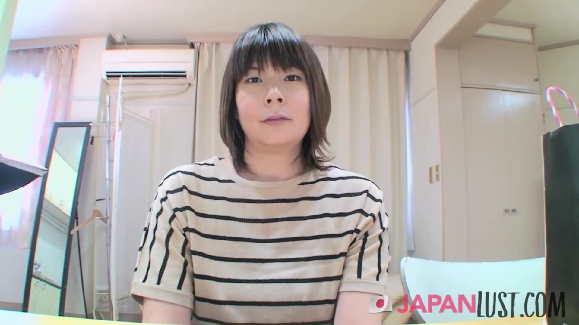 Amateur Japanese Cougar Gets Filled With Cum