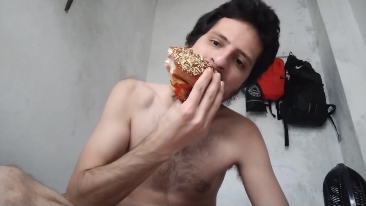 Mukbang Gainer Stuffing With A Hamburguer / Growing Bear
