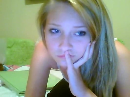 Young blonde babe shoves three fingers at time