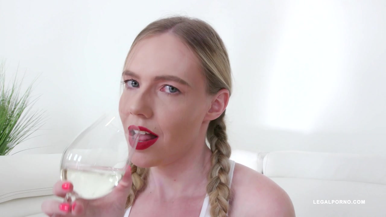 Rebel Rhyder comes to play wet games IV473 - AnalVids