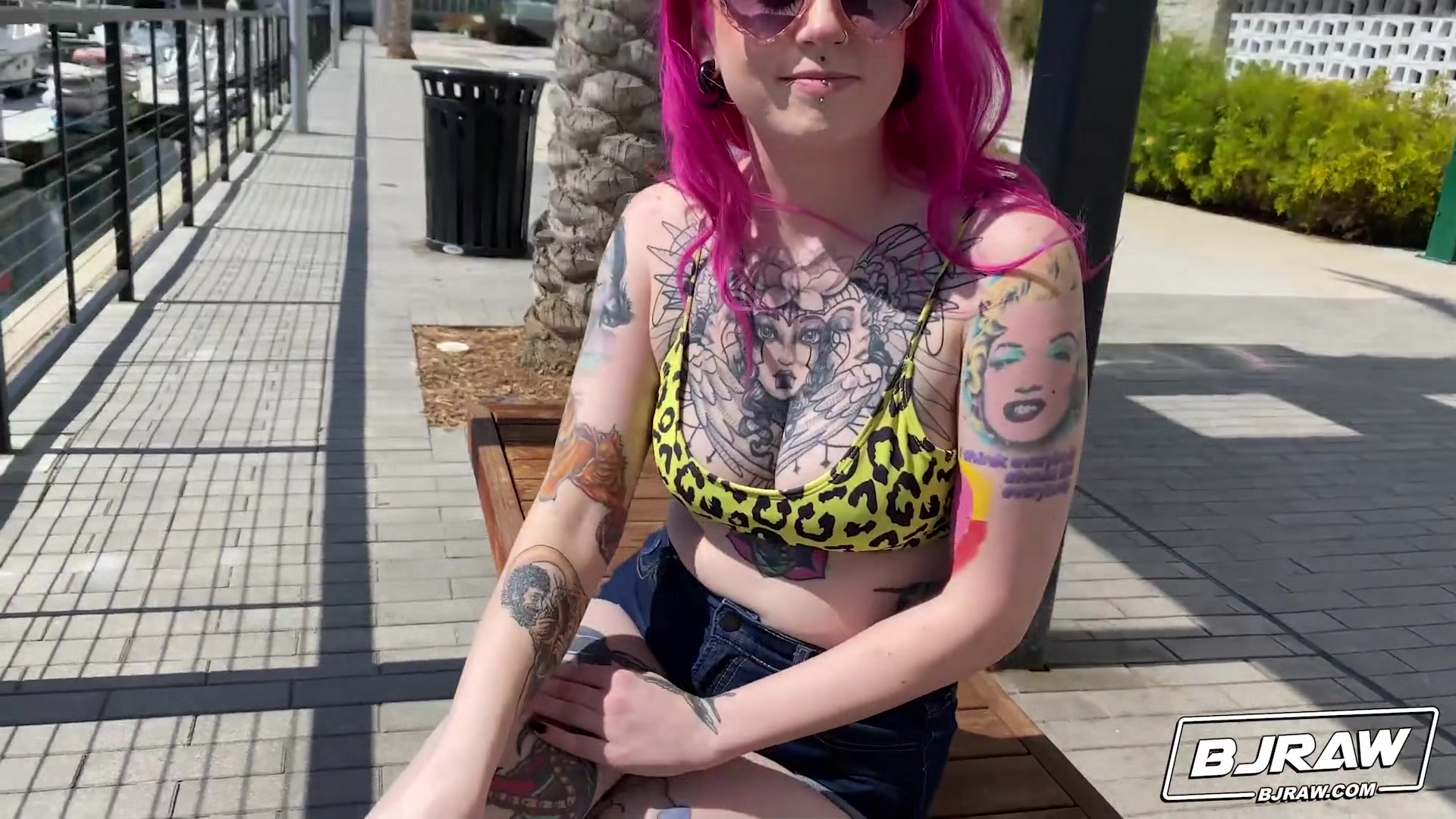 Lady Loves To Lick - BJRaw