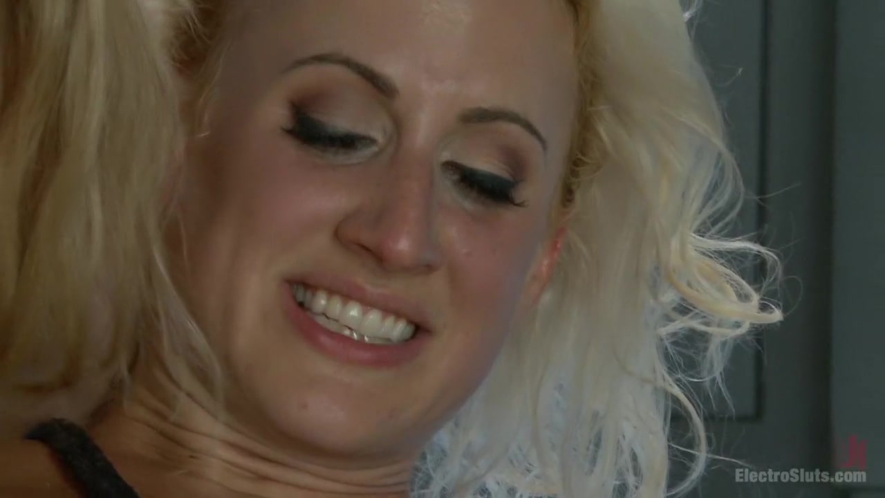 Blonde Bombshell Extreme Squirting and Electrosex LIVE!