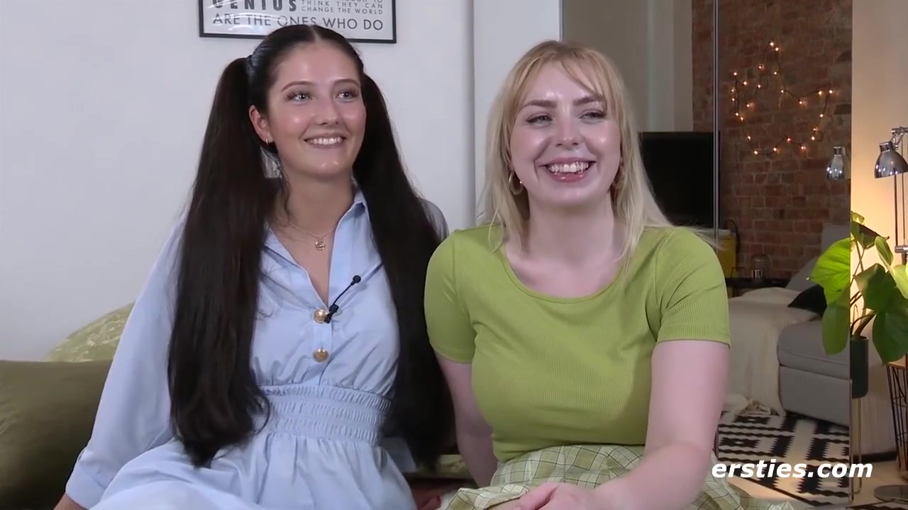 Die 20-jahrige Lana L. Besucht Die 19-jahrige Line Fur Heiben Lesbischen Sex