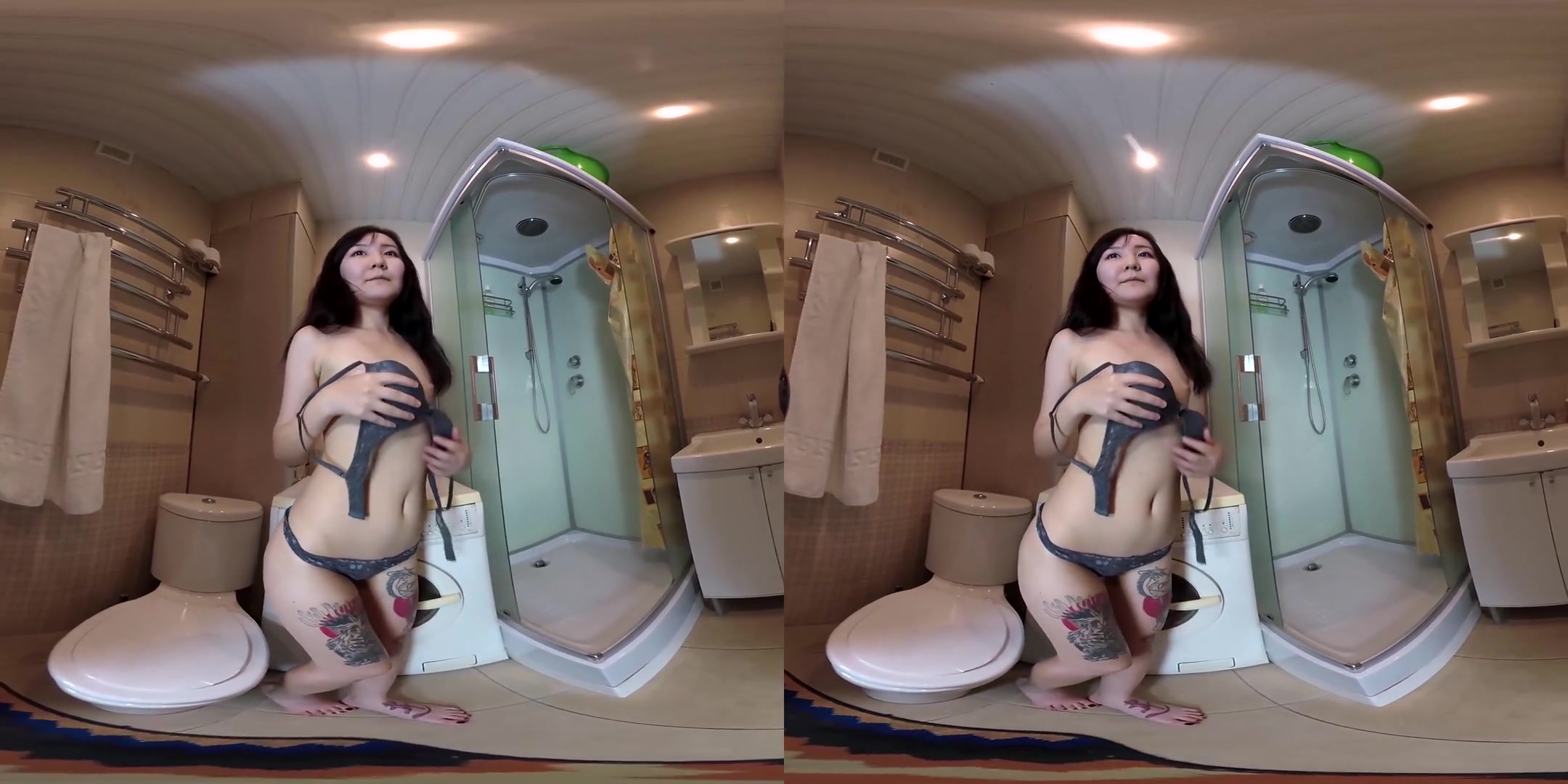 Lolli Luna in the Shower - SexLikeReal