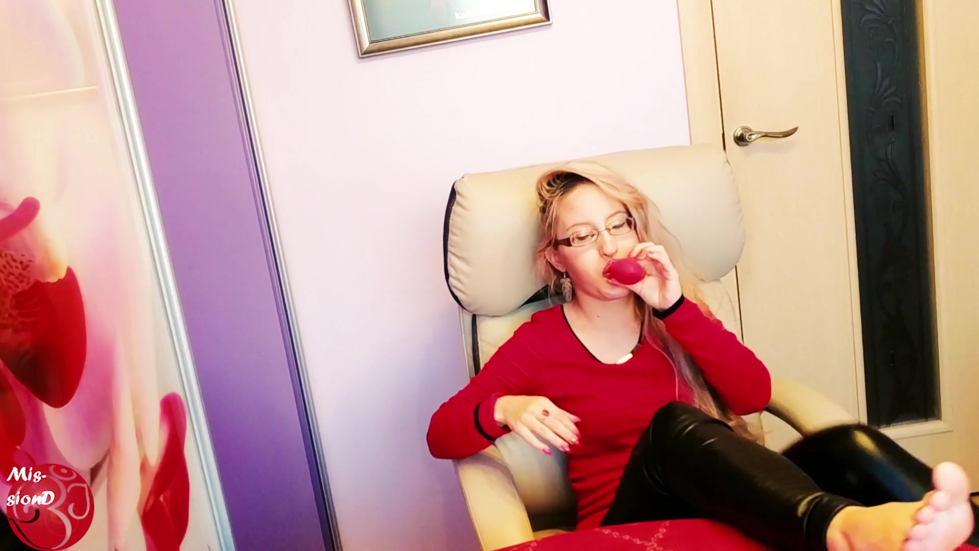 Red Balloon Foot Play - Sex Movies Featuring Findom Goaldigger