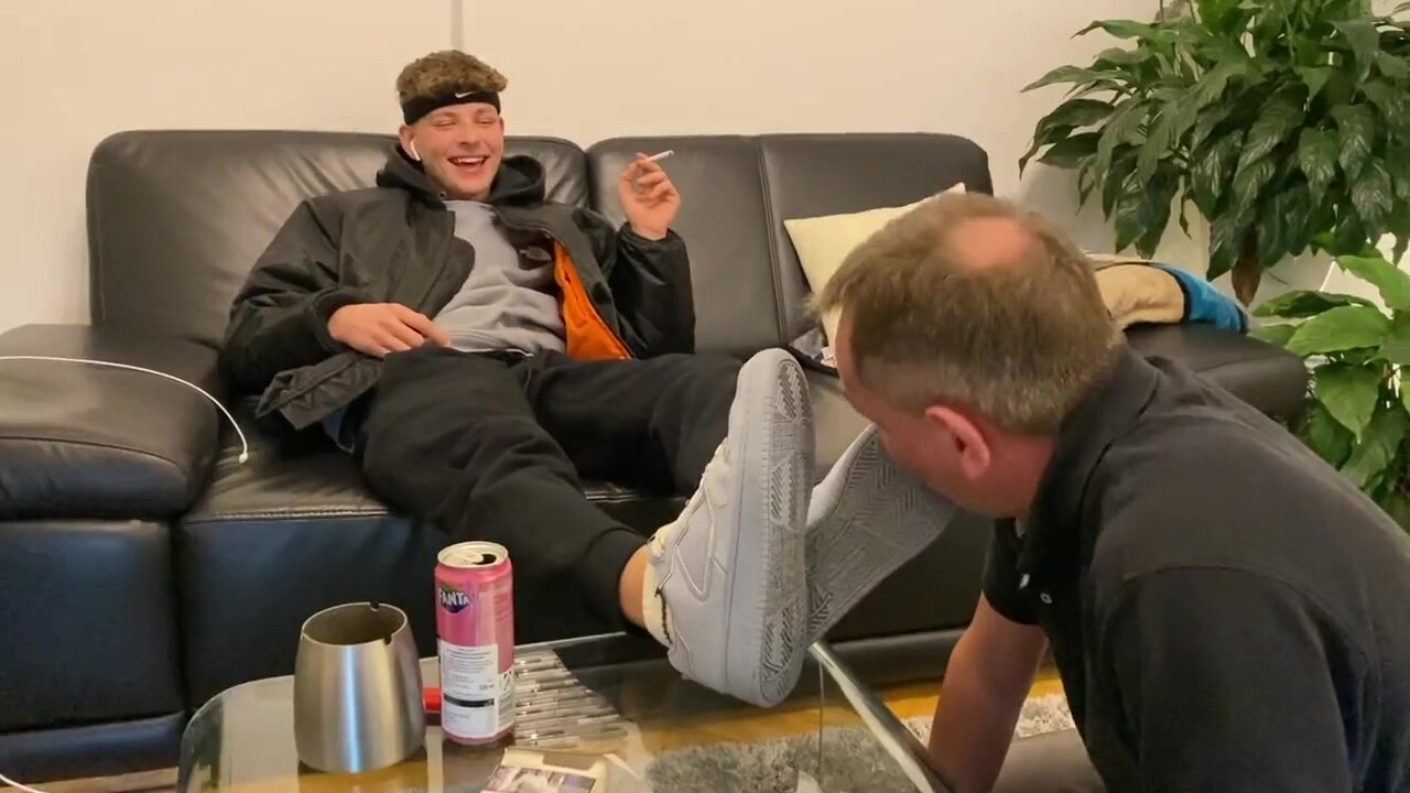 Gangster smoking sneaker master