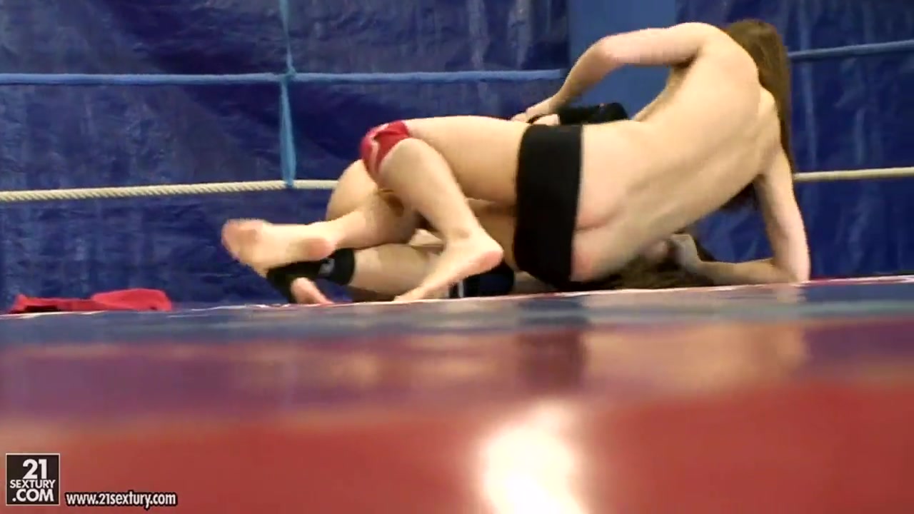 Mira Shine fucks Sophie Lynx with strap-on