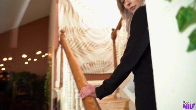 Stepmoms Tight Pussy Is Running The Show - S7:E5 - Brattymilf