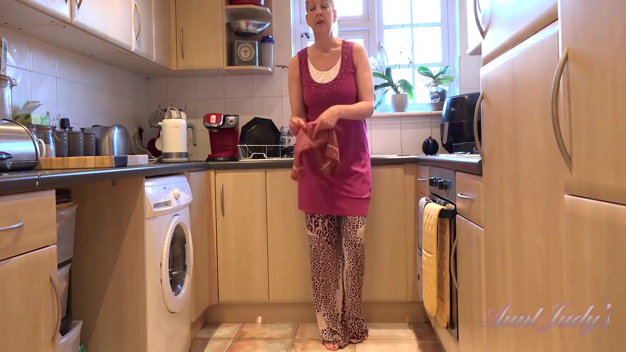 Judys - Your Mature Stepmom Mrs. Maggie Gives You Joi In The Kitchen