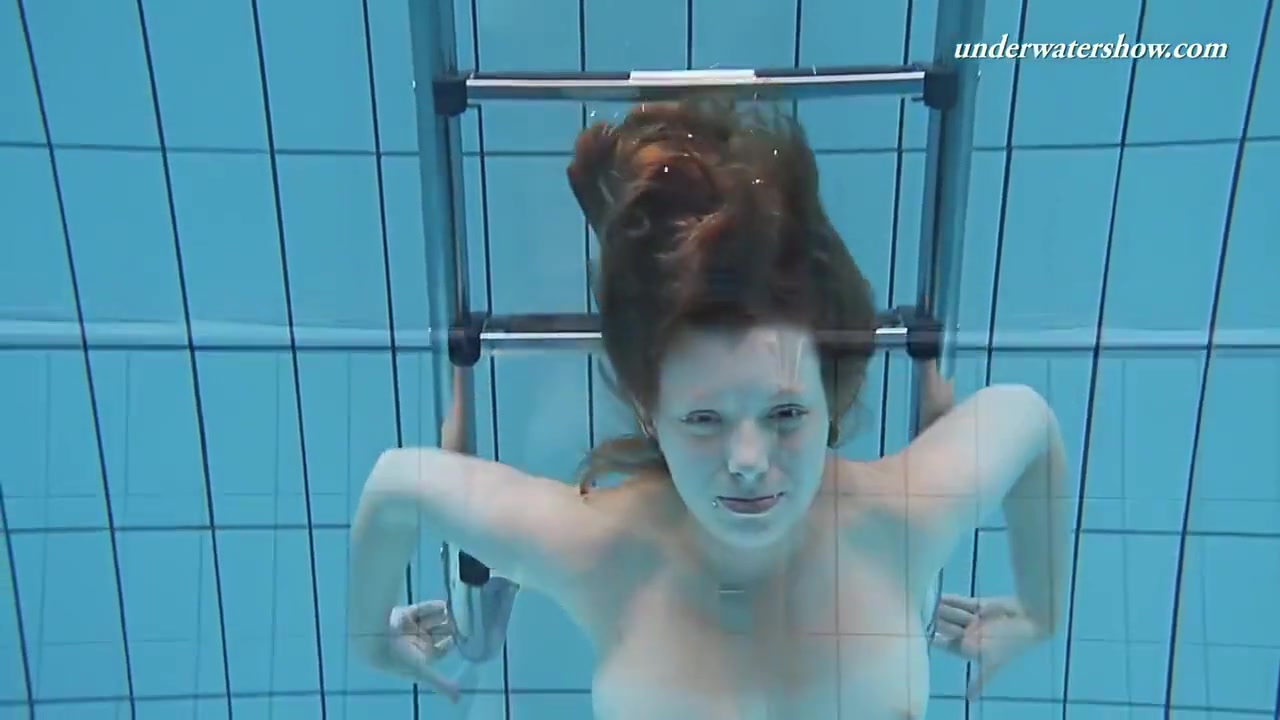 Juicy Pussy Lenka Swimming