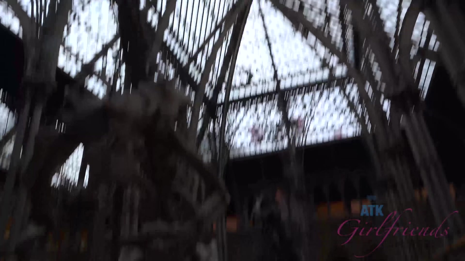 Virtual Vacation London With Gia Paige 4/5