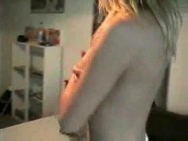 Blonde hot chick is willing to show us her beautiful whole body