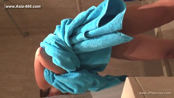 blonde girls shower.7