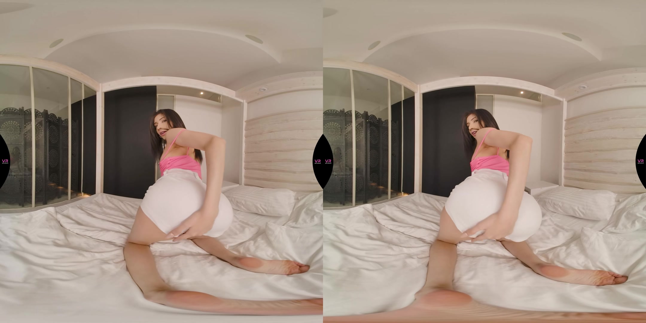 Beautiful teen 18+ In The Bedroom - VRSexperts