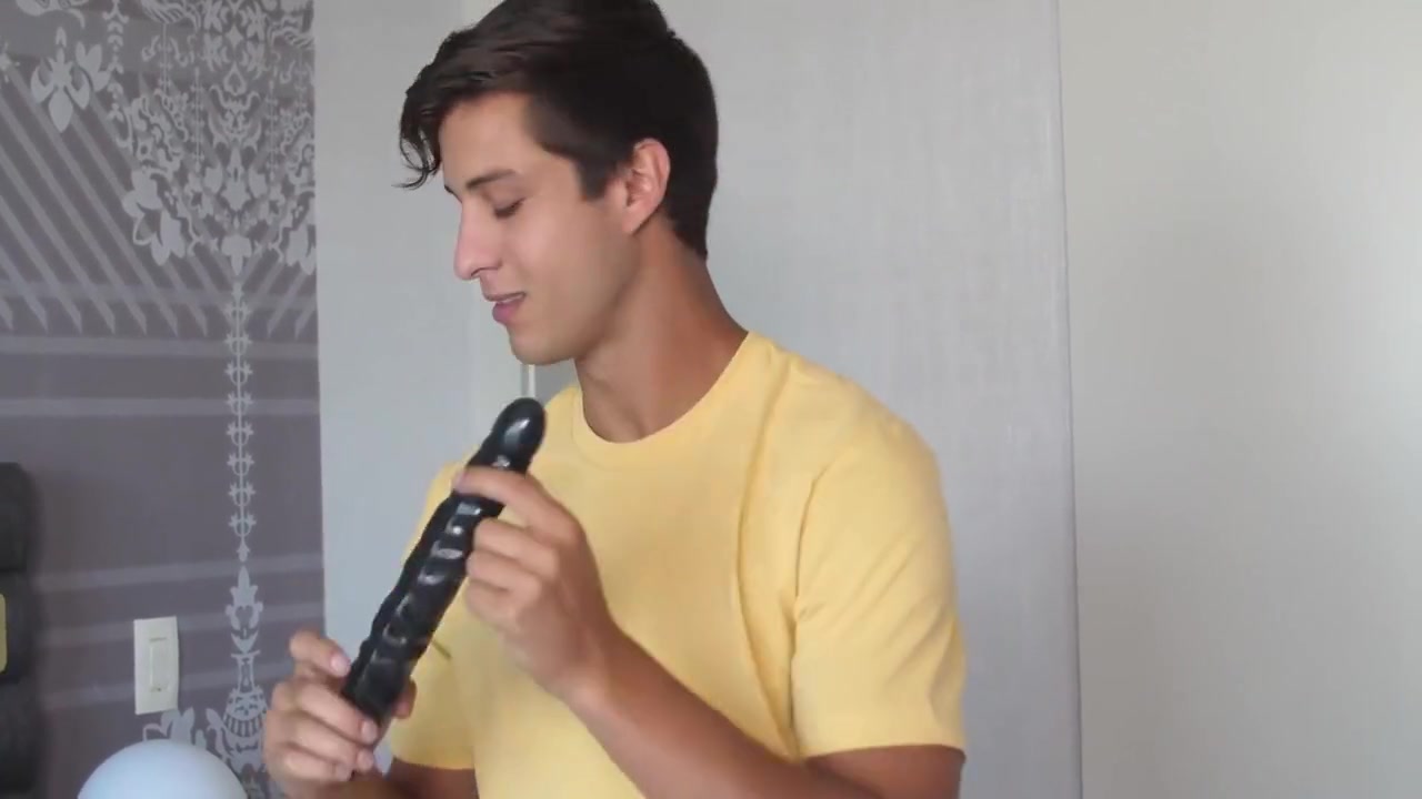 Dildo Demand Leads To Devious Act With Hunter Triad And Elliot Finn