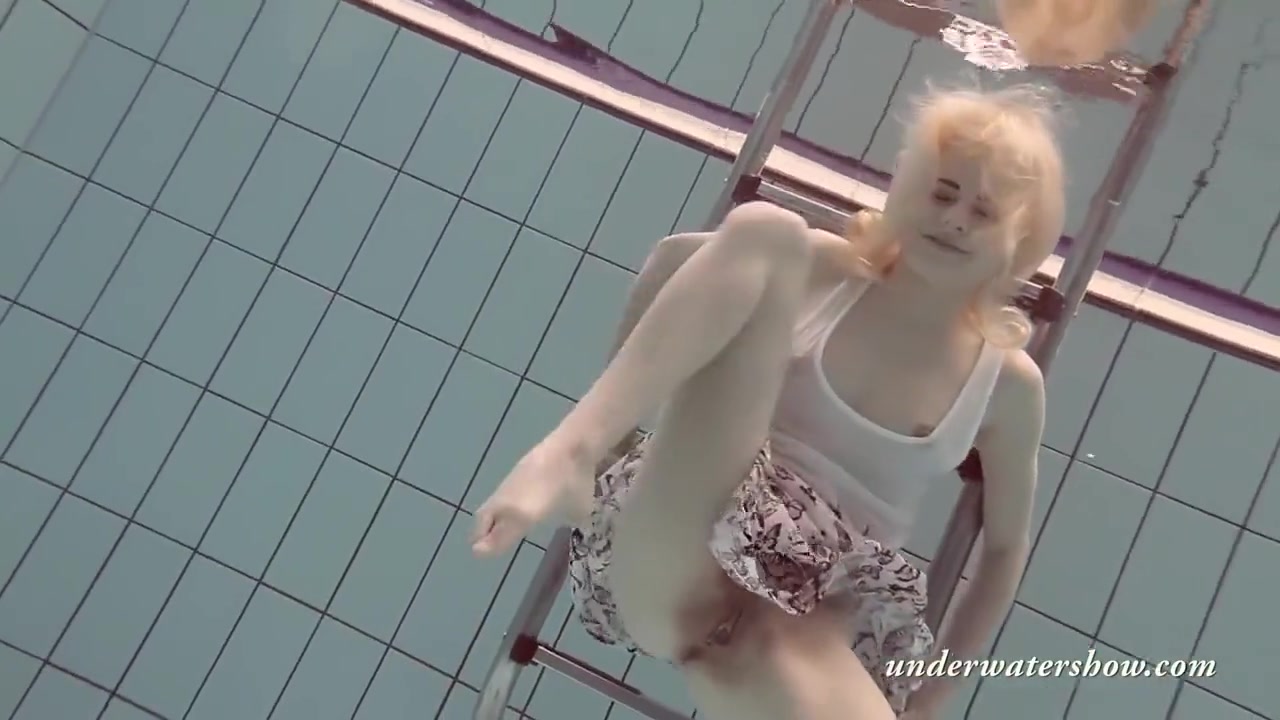 Blonde Babe Okuneva Shaved Pussy Underwater Swimming