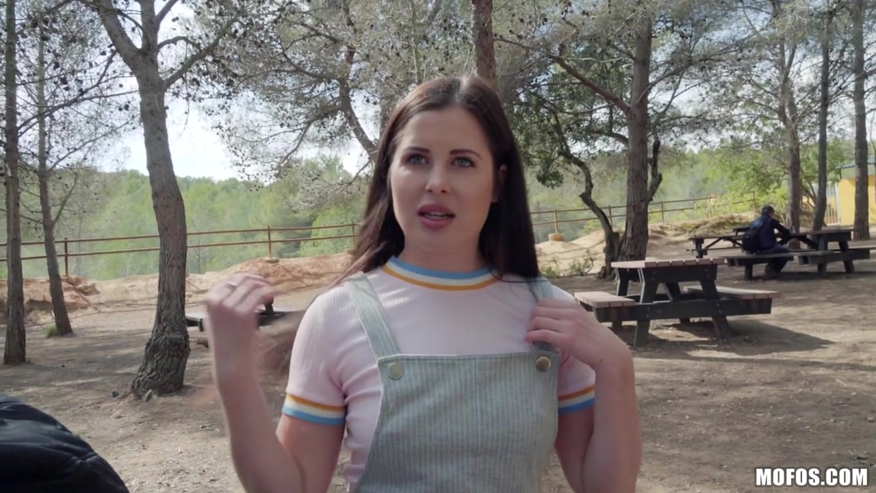 Cassie Right in Brunette Babe's Public Fuck - PublicPickups