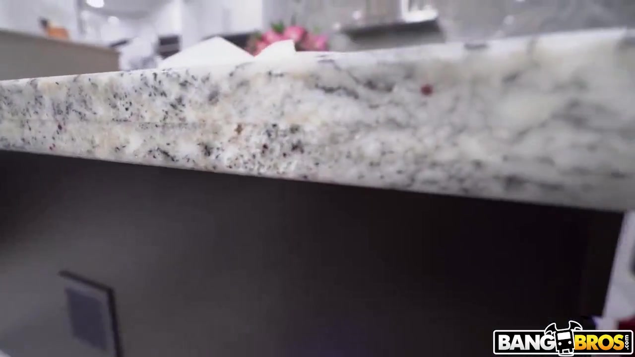 Selena Cums To Clean In Hd - Selena Ivy