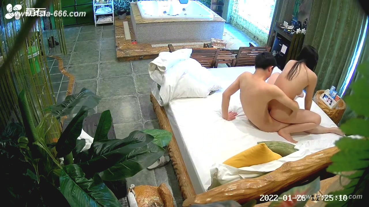Hackers use the camera to remote monitoring of a lover's home life.558