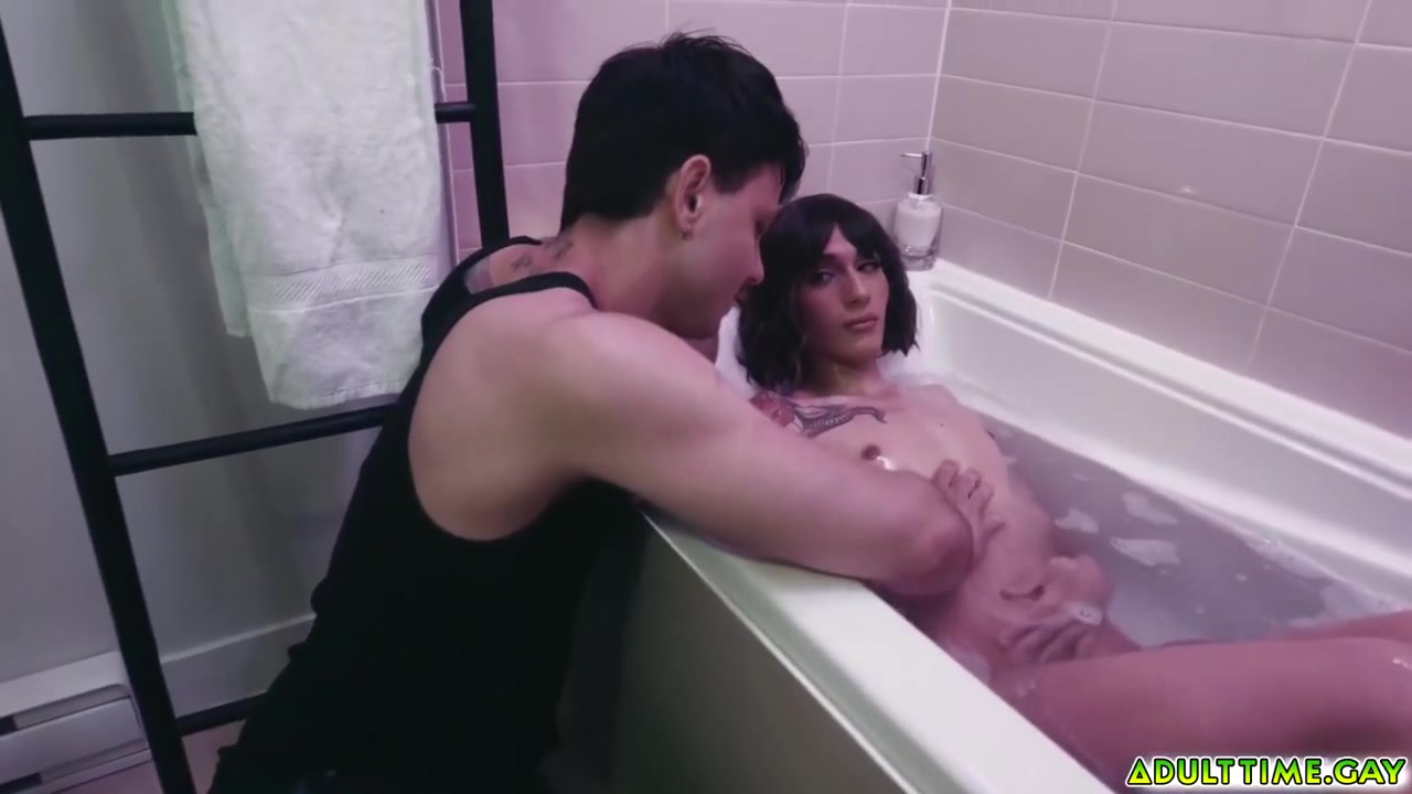 Head Into The Bathroom And Admires For A Moment - Enzo Muller And Dante Snoww