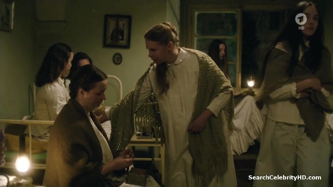 Emilia Schule, Alicia von Rittberg - Charite S01E01-02