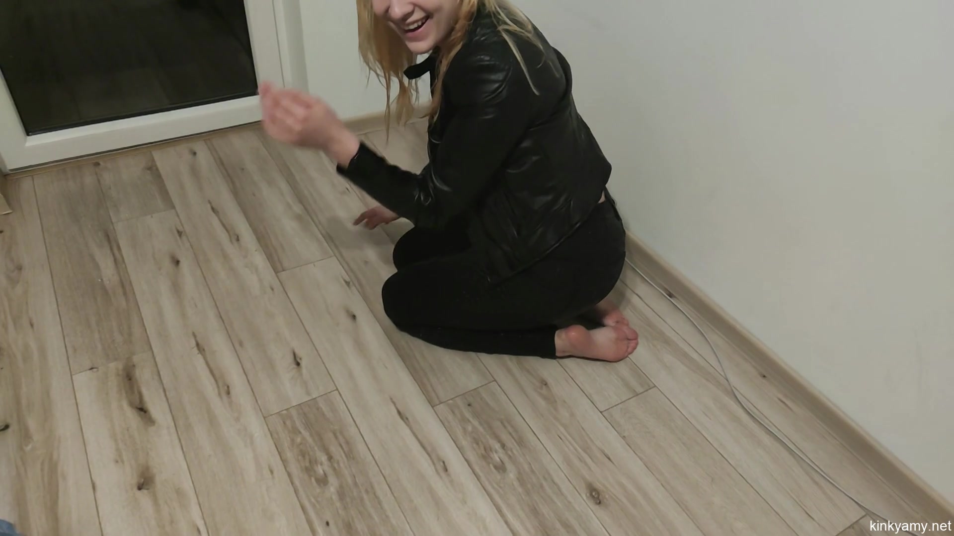 Wetting Jeans Golden Shower And Playing - Kinky Amy