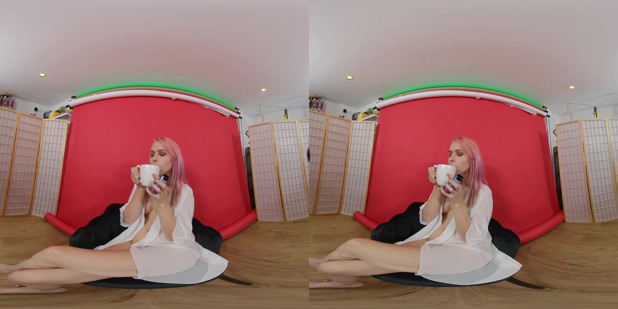 Chloe Toy - Vaping - VRSmokers