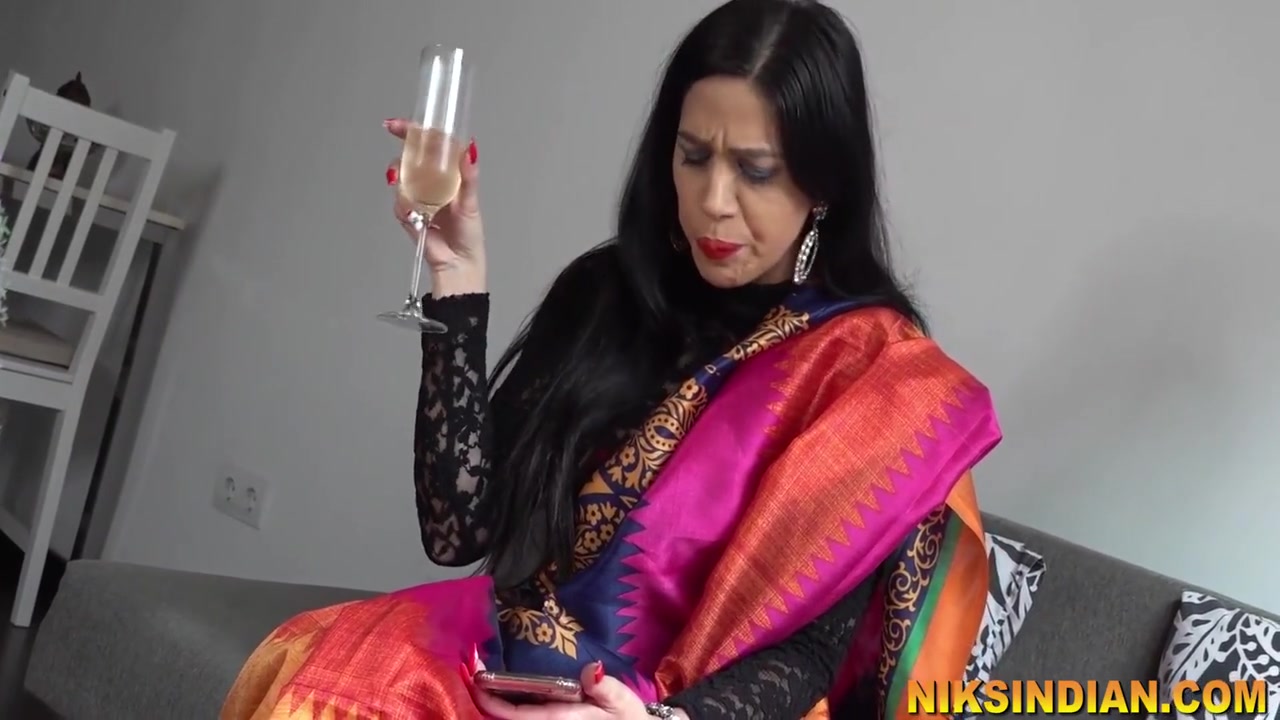 यह अमर औरत रज अपन नकर क पशब पत ह फर अपन चत चदवत ह 5 Min