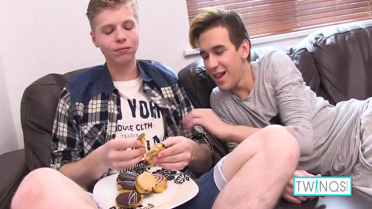 Super Dudes James T & William B Shooting Nasty Anal Gape Clip! 10 Min With Horny Blonde