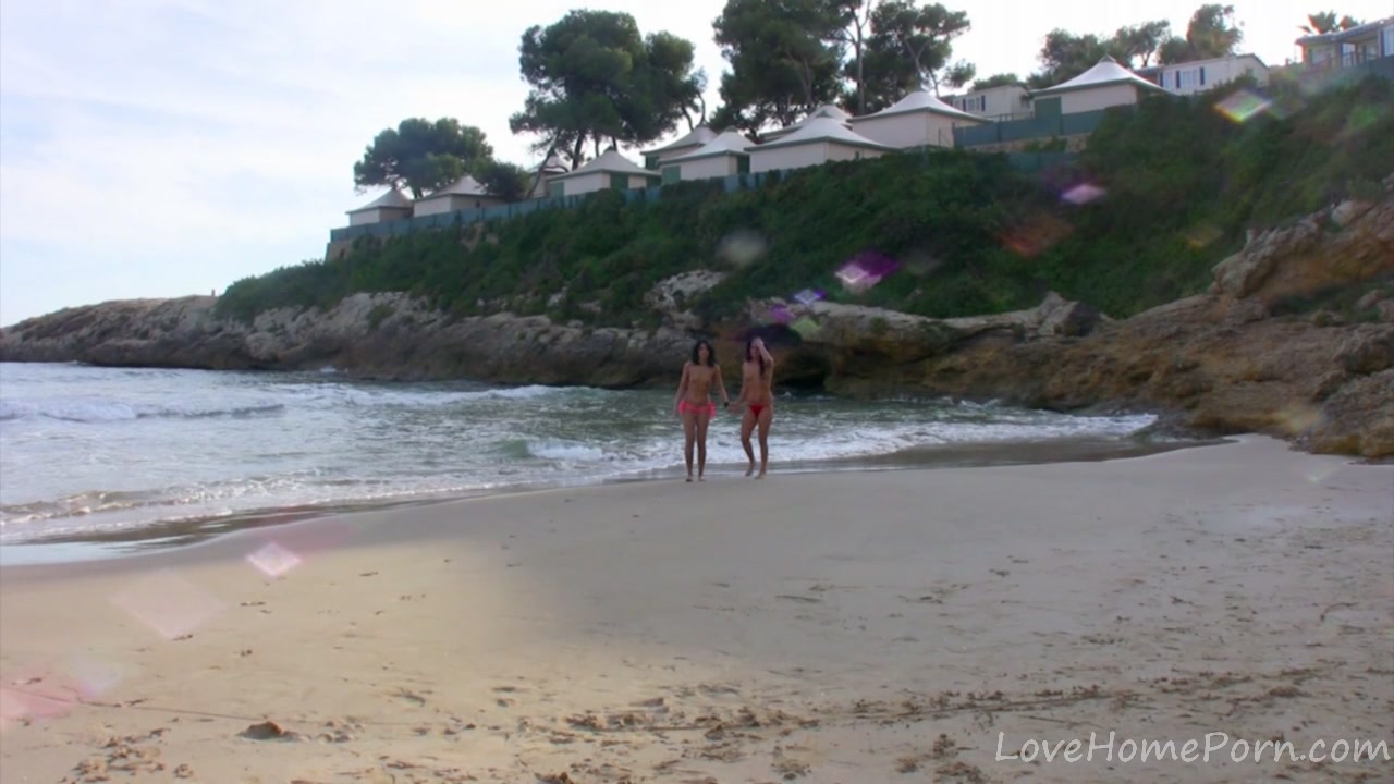 Lucky Guy Bangs Two Exotic Beauties On Beach