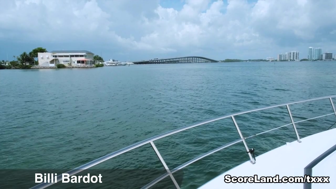 Big-busted bikini babe Billi Bardot's boat boning - Billi Bardot and Oliver Flynn - Scoreland2