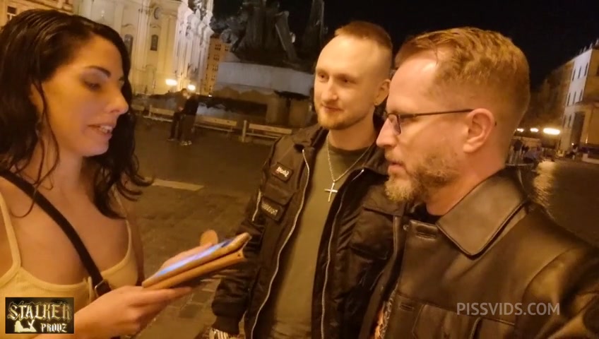 [WET] Awesome 0% Pussy Anal pounding for Linda Del Sol by 2 Stalking tourists, Piss in mouth, piss drinking - PissVids