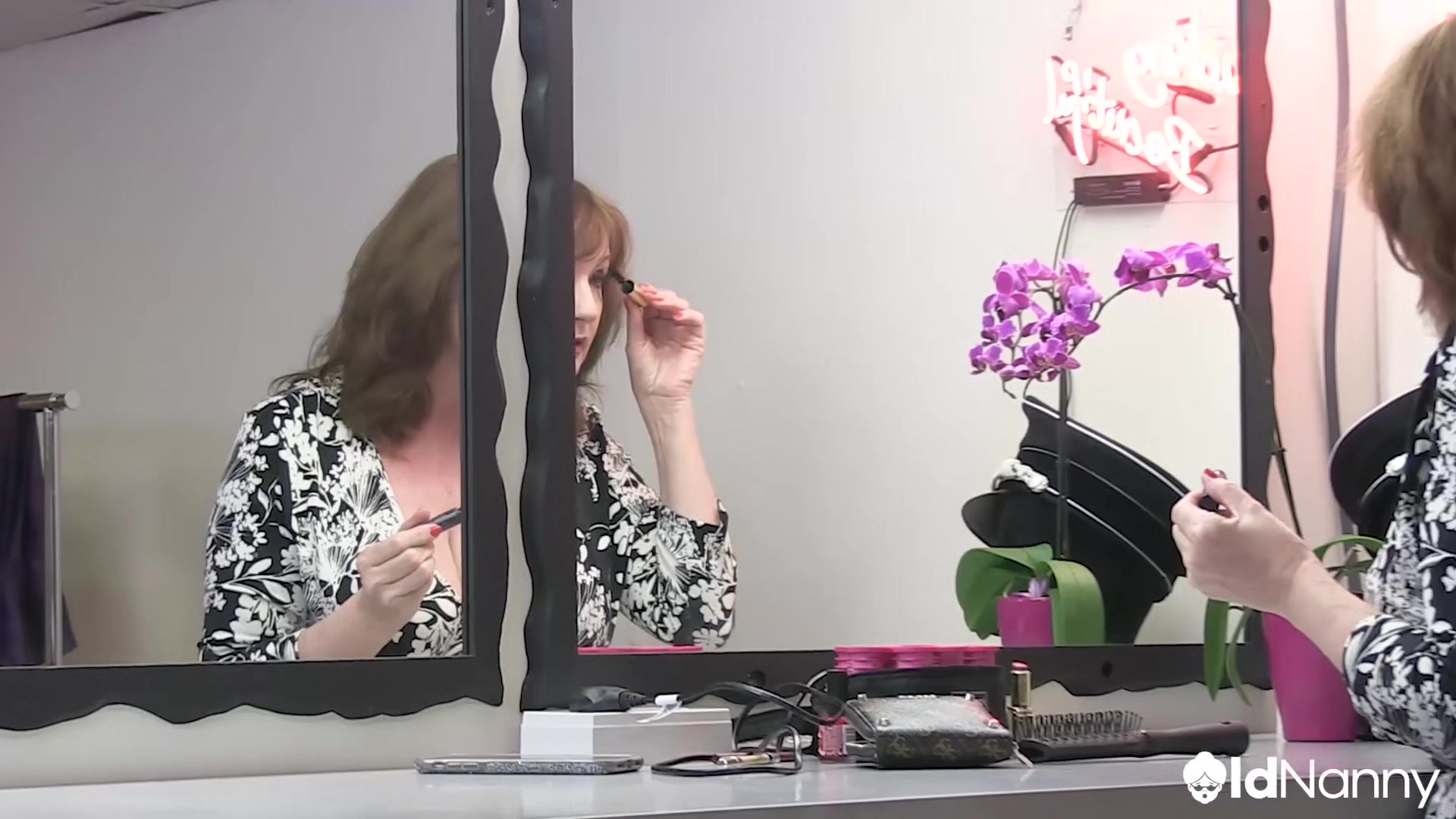 AGEDLOVE Horny Jack fucks the old actress in the dressing room