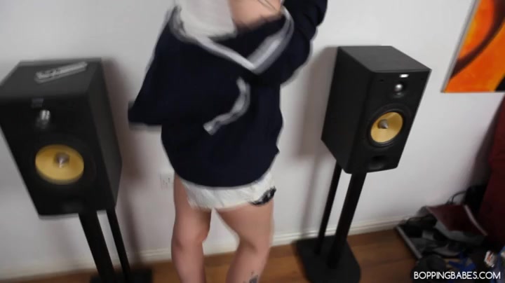 Minni - Testing My Speakers - BoppingBabes