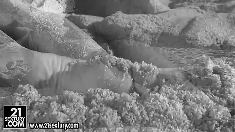 Amazing girl Sandy demonstrates her awesome body on he beach