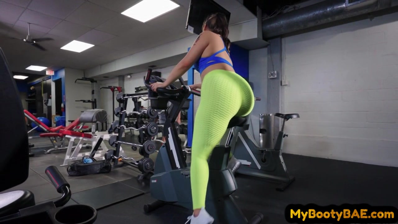 Asian gym bae filled with big dick in wet pussy hole